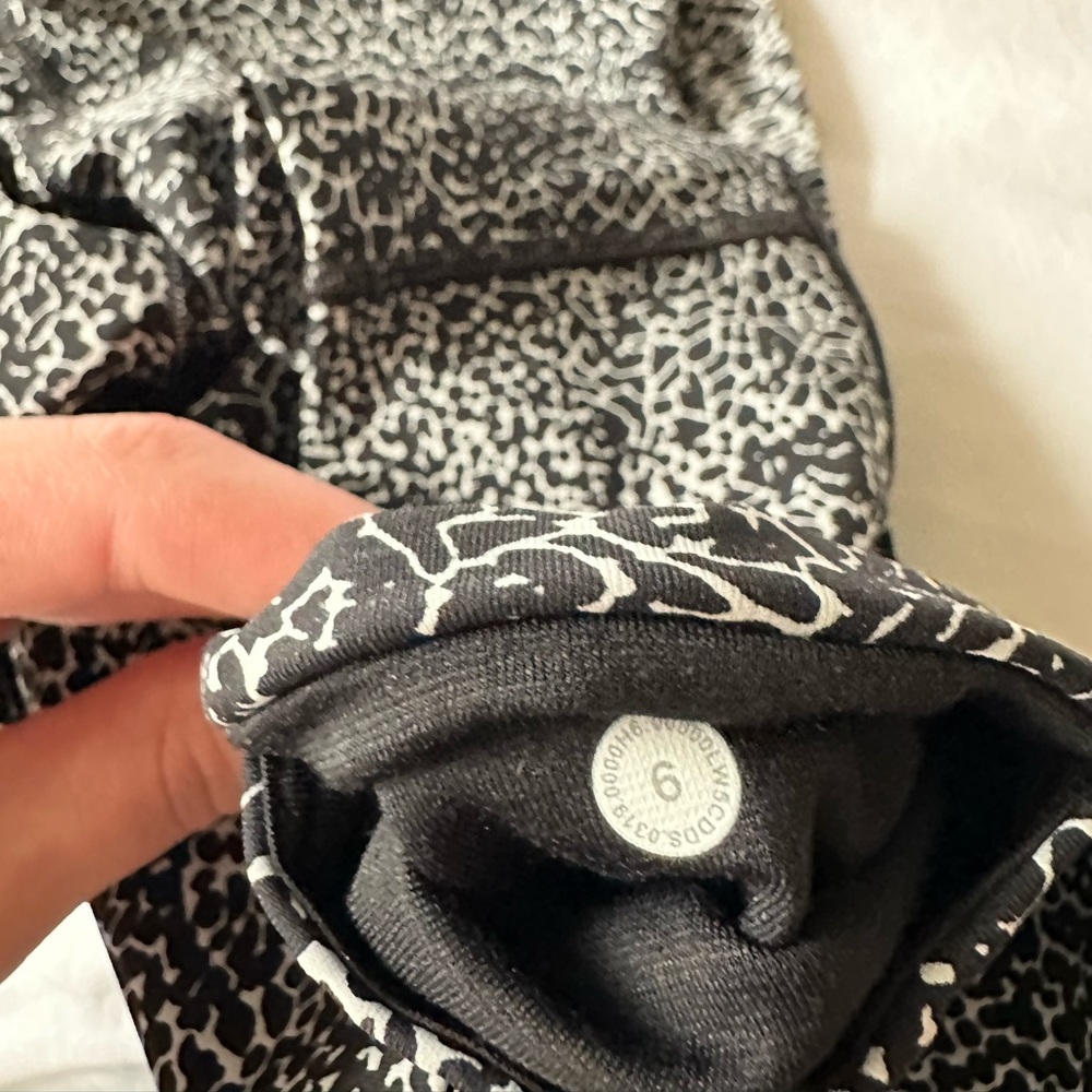 Nwot Lululemon Pattern Leggings Color Block - image 5